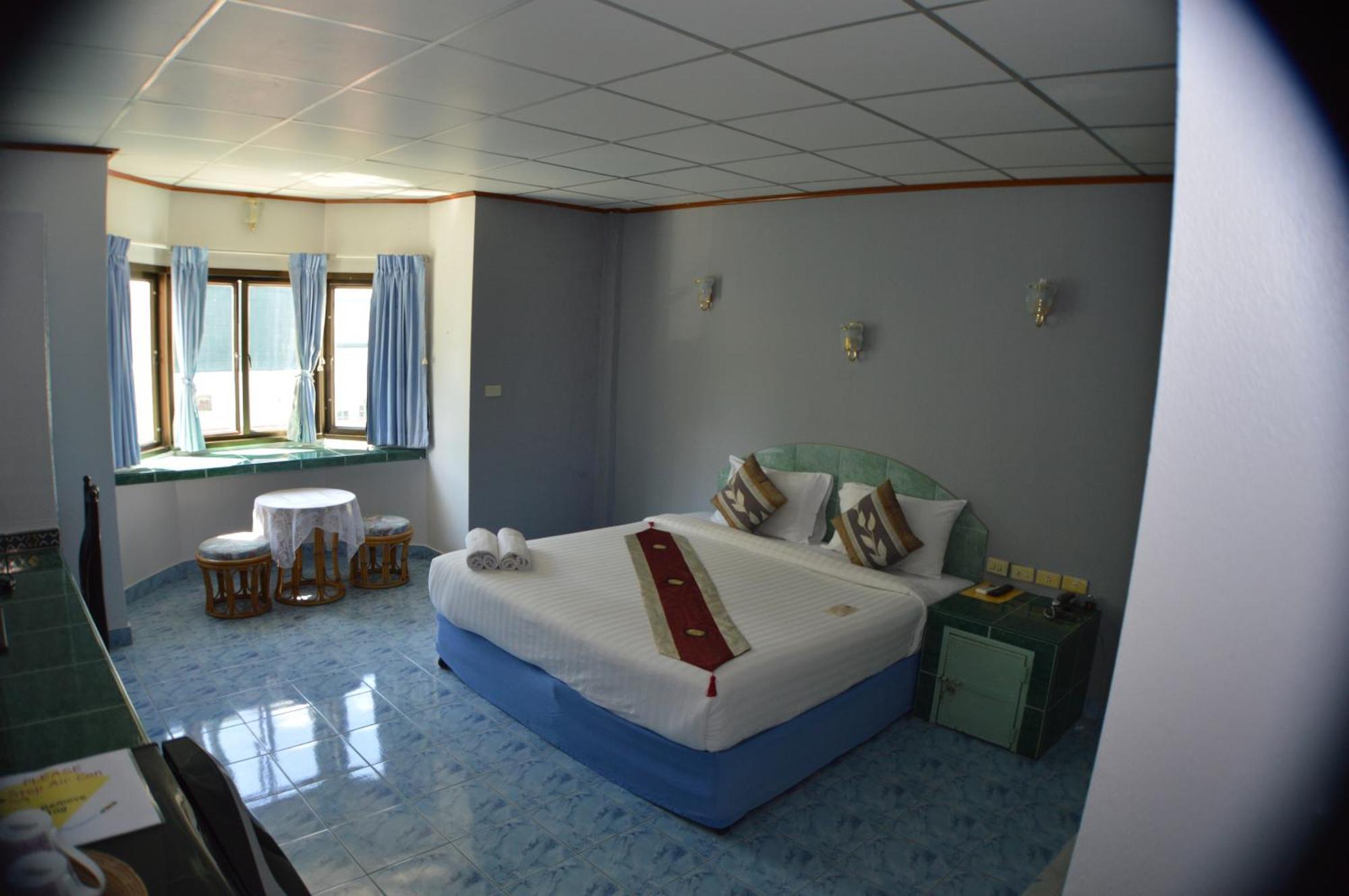 Seabreeze Inn Karon Екстер'єр фото