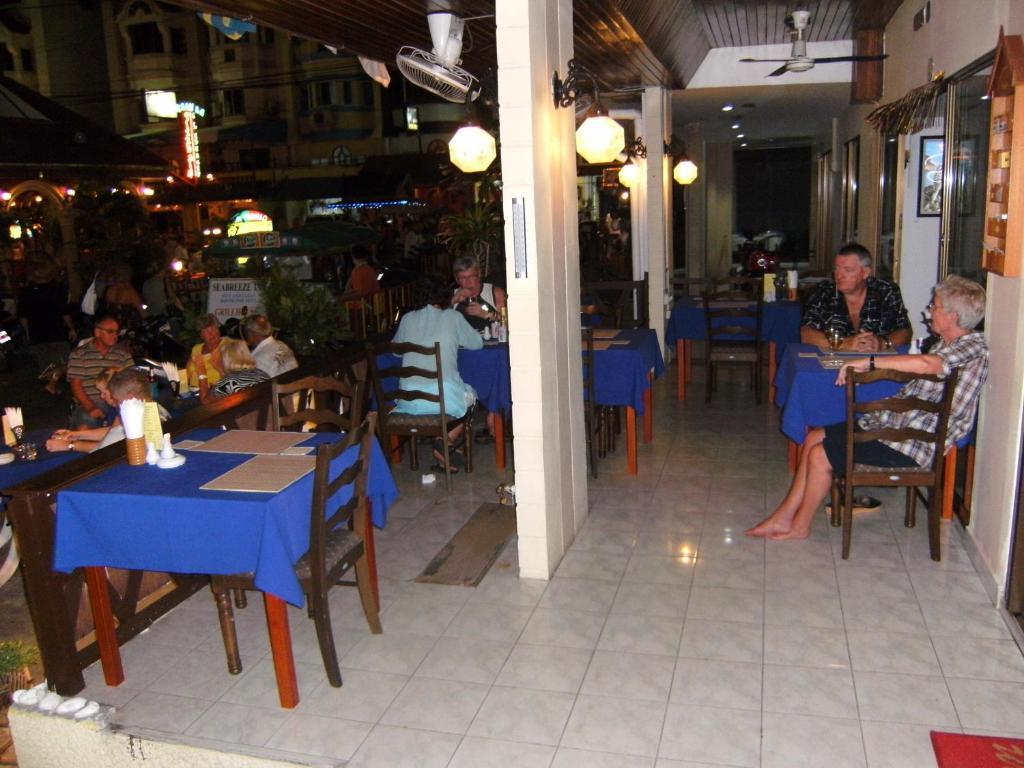 Seabreeze Inn Karon Екстер'єр фото